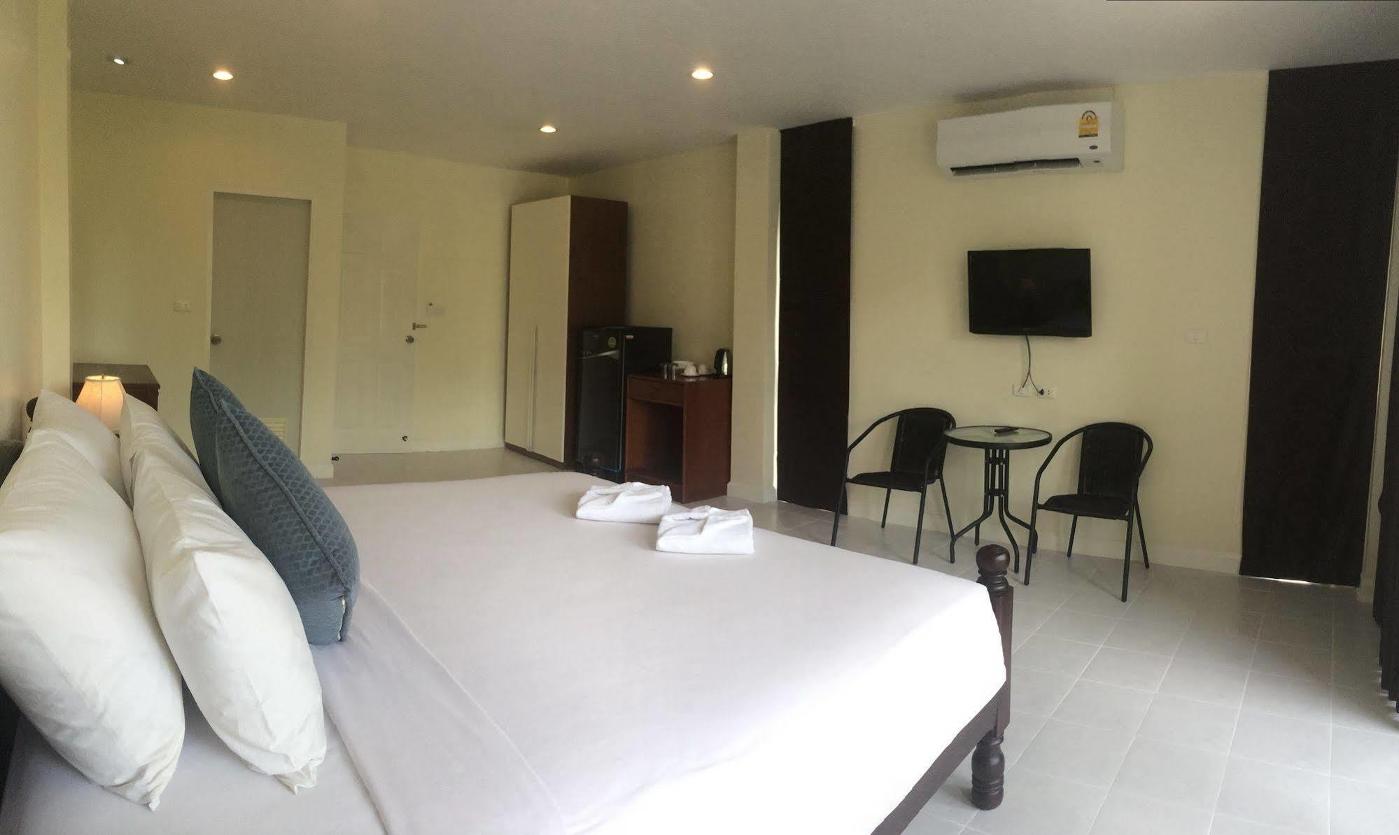 Glitter House Apartamento Phuket Exterior foto